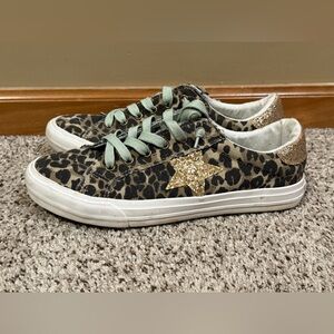 Women’s Size 10 Very G Camo Fashion Sneakers